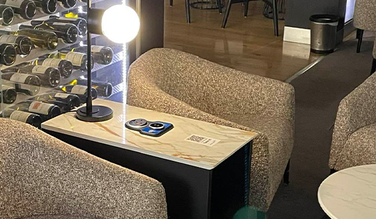 Wireless Charging British Airways Lounge 4.png